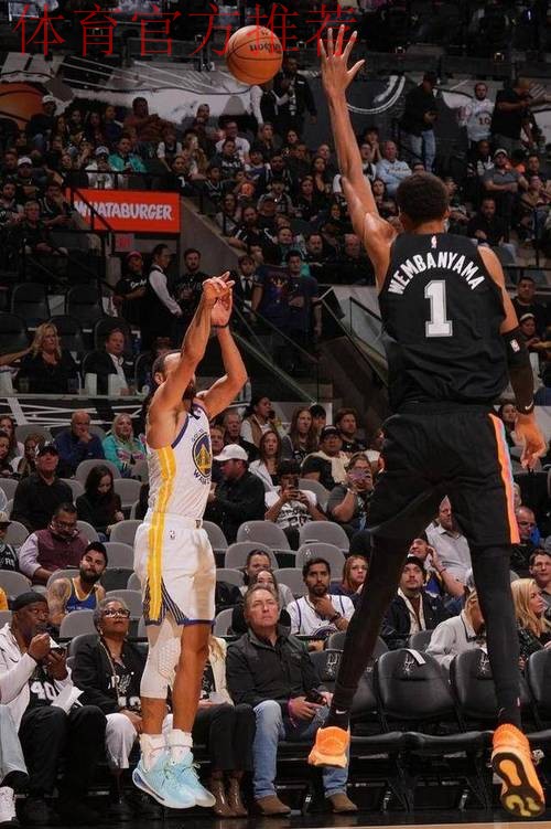 库里单节22分刷爆NBA纪录,文班31+15+10+8失误,勇士逆转马刺 库里单节22分刷爆NBA纪录,文班31+15+10+8失误,勇士逆转马刺